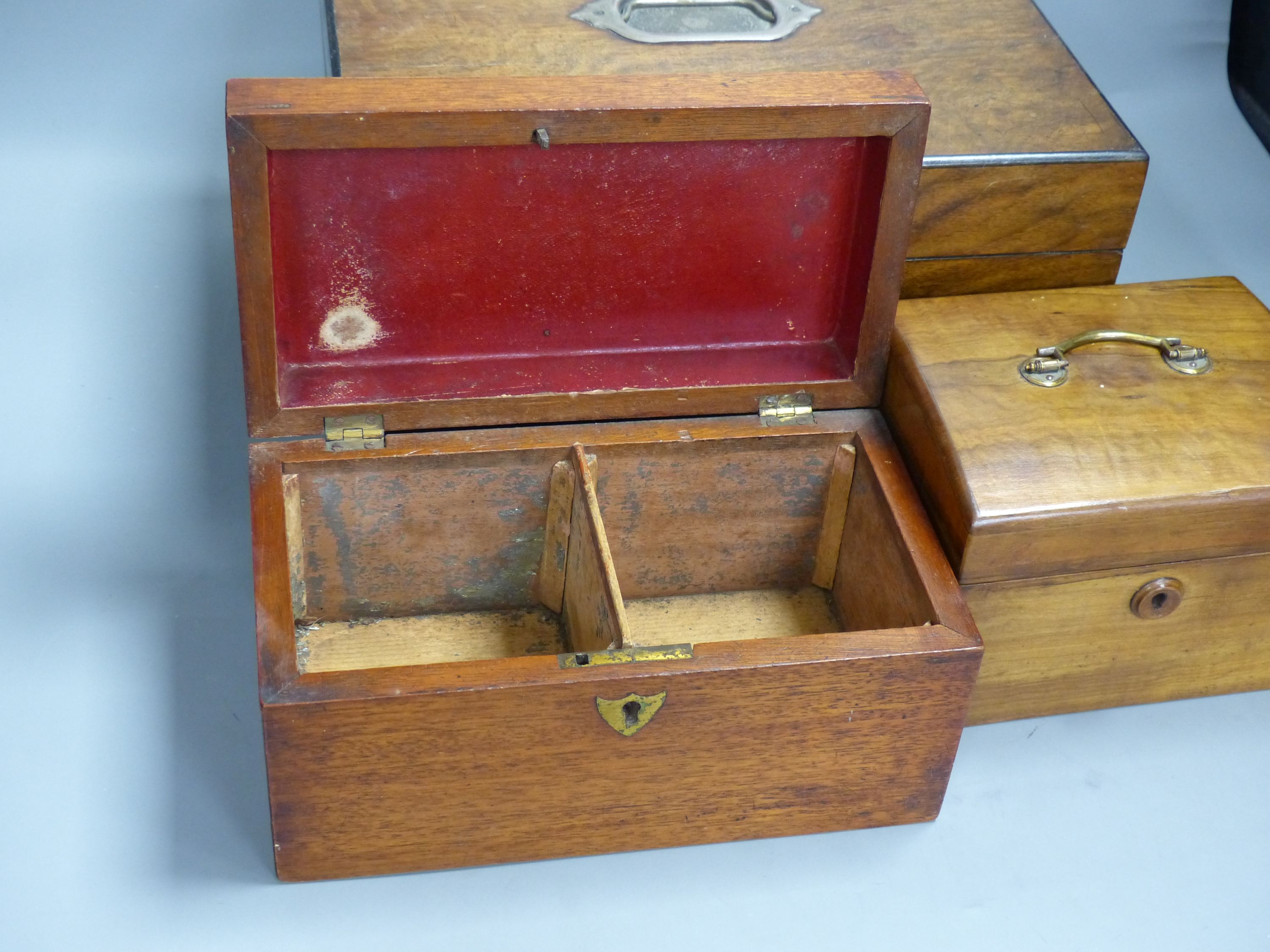 A Victorian walnut sewing box and two tea caddies (3)